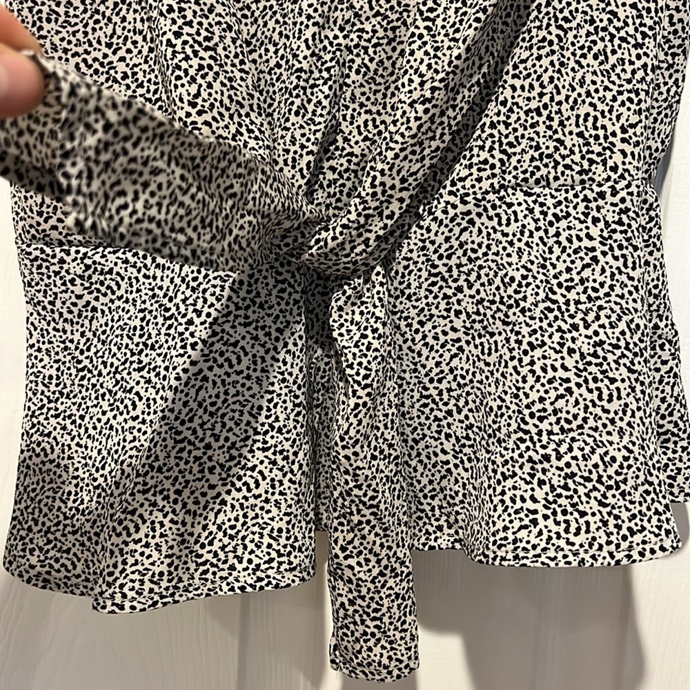 Adorable top!! - Picture 3 of 3